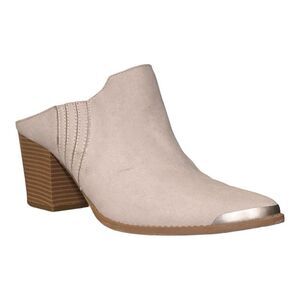 Wonderly sharp pointed toe makes these sleek mules from sophisticatedly boho.
